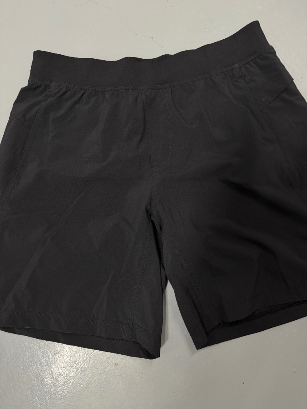Lululemon black athletic shorts men's XL 8" inseam lightweight pockets pull on